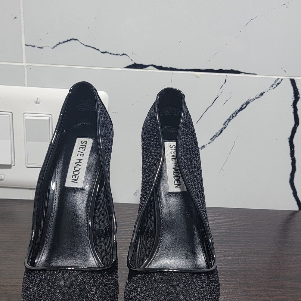 Steve Madden Black Pointed Toe Pumps